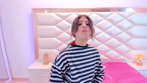 Snapshot of miaqueen021 chatting on 28, 2, 2025 Sweetie Mia online show from 28, 2, 2025