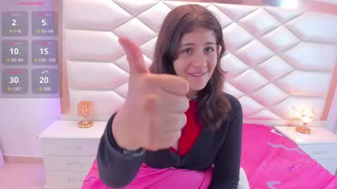 Snapshot of miaqueen021 chatting on 1, 3, 2025 Sweetie Mia online show from 1, 3, 2025