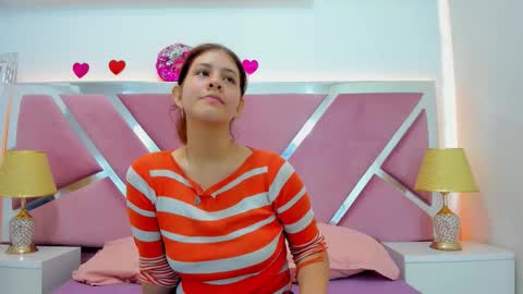 Snapshot of miaqueen021 chatting on 22, 9, 2025 Sweetie Mia online show from 22, 9, 2025