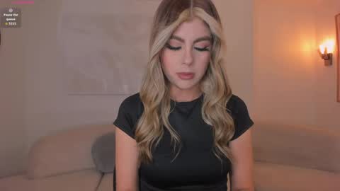 Mia Silva online show from 4, 6, 2026