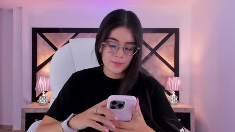 Snapshot of miasilverr chatting on 17, 12, 2024 Mia online show from 17, 12, 2024