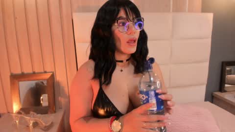 Mia online show from 7, 2, 2025