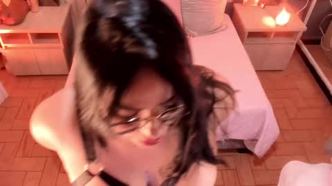 Mia online show from 5, 3, 2025