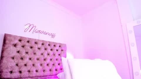 Miavenuss 1 online show from 3, 3, 2025