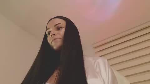 Mia online show from 6, 3, 2025