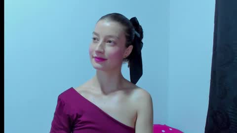 Snapshot of miavolkova_ chatting on 3, 10, 2025 Chloe online show from 3, 10, 2025