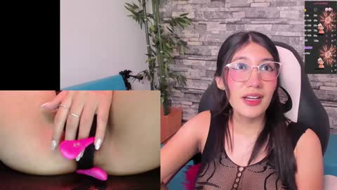 Snapshot of miavoss_ chatting on 4, 1, 2025 mia online show from 4, 1, 2025