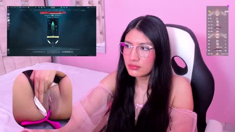 Snapshot of miavoss_ chatting on 6, 1, 2025 mia online show from 6, 1, 2025