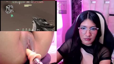 Snapshot of miavoss_ chatting on 12, 1, 2025 mia online show from 12, 1, 2025