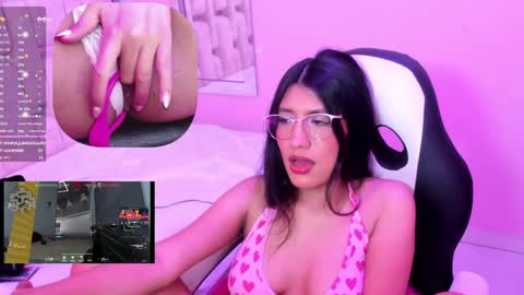Snapshot of miavoss_ chatting on 1, 2, 2025 mia online show from 1, 2, 2025