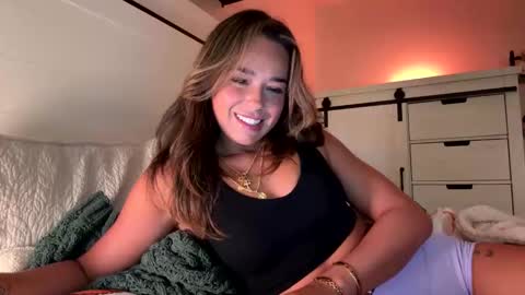 Snapshot of miaxxox chatting on 21, 11, 2025 Mia online show from 21, 11, 2025