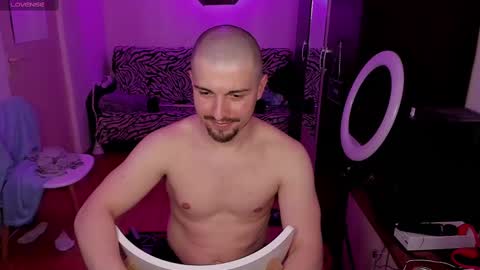 Snapshot of michael_wolfborn chatting on 5, 3, 2025 Michael online show from 5, 3, 2025