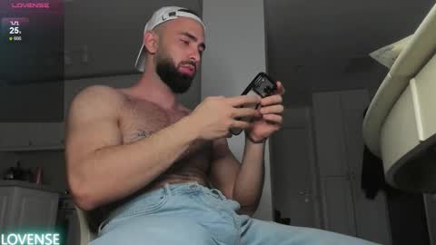 Snapshot of michaelevansx chatting on 22, 12, 2025 MichaelEvansx online show from 22, 12, 2025