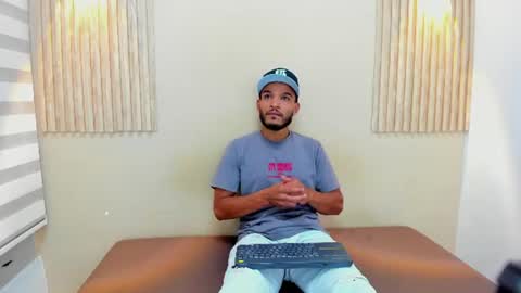 Snapshot of michaell_shaww chatting on 8, 7, 2026 MICHELL online show from 8, 7, 2026