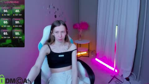 michele_mack online show from 5, 1, 2025