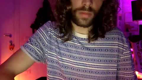 Snapshot of michelestuard chatting on 5, 3, 2025 MicheleStward online show from 5, 3, 2025