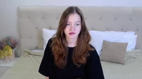 Snapshot of michelle_roux chatting on 29, 9, 2025 Michelle online show from 29, 9, 2025