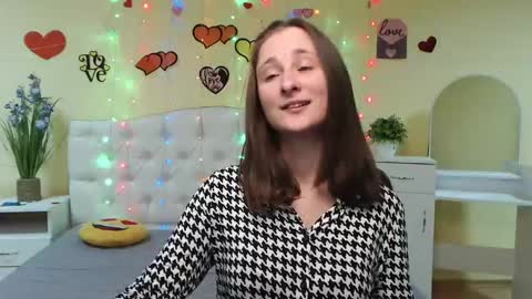 Snapshot of michellee11 chatting on 7, 3, 2025 Michel online show from 7, 3, 2025