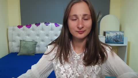 Snapshot of michellee11 chatting on 8, 10, 2025 Michel online show from 8, 10, 2025