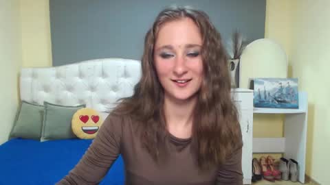 Snapshot of michellee11 chatting on 5, 11, 2025 Michel online show from 5, 11, 2025