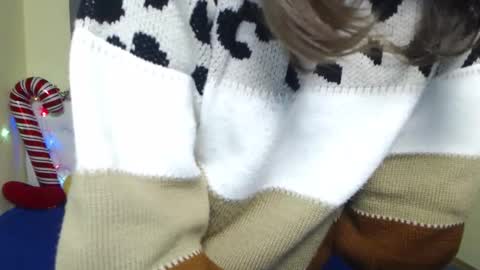 Snapshot of michellee11 chatting on 15, 12, 2025 Michel online show from 15, 12, 2025