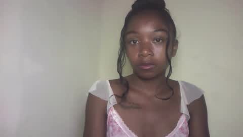 Snapshot of michou_69 chatting on 21, 5, 2026 michou_69 online show from 21, 5, 2026