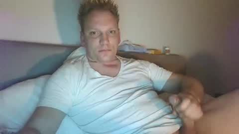 mickkxl online show from 15, 1, 2025