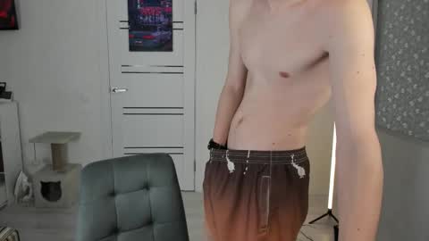 Snapshot of mickleloveu chatting on 4, 12, 2025 mickleloveu online show from 4, 12, 2025