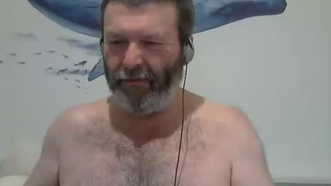 Snapshot of midhir chatting on 22, 1, 2025 kike online show from 22, 1, 2025