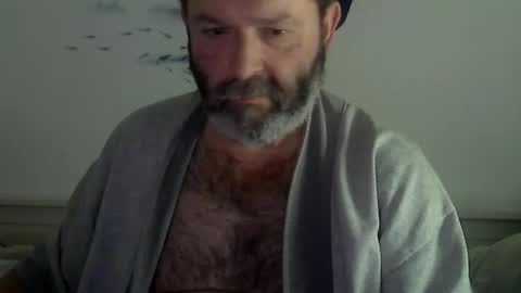 Snapshot of midhir chatting on 28, 1, 2025 kike online show from 28, 1, 2025