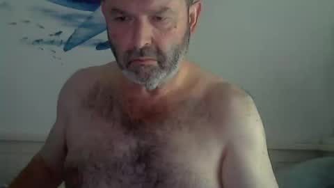 Snapshot of midhir chatting on 10, 9, 2025 kike online show from 10, 9, 2025