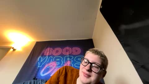 midnightmochi2 online show from 25, 4, 2026