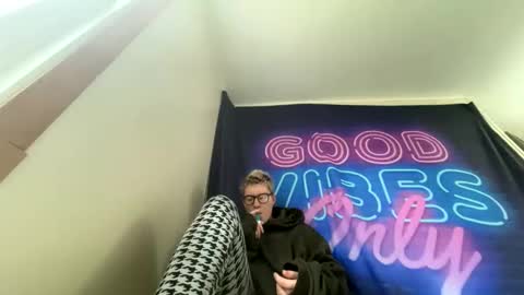 midnightmochi2 online show from 30, 4, 2026