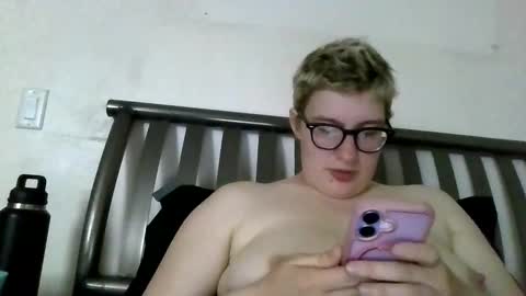 midnightmochi2 online show from 18, 5, 2026