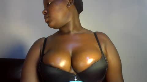 midnightt_curves online show from 18, 6, 2026
