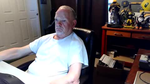 Snapshot of midwestdad09 chatting on 7, 6, 2026 midwestdad09 online show from 7, 6, 2026