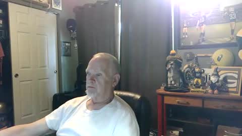 Snapshot of midwestdad09 chatting on 8, 6, 2026 midwestdad09 online show from 8, 6, 2026