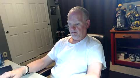 Snapshot of midwestdad09 chatting on 18, 6, 2026 midwestdad09 online show from 18, 6, 2026