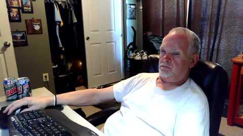 Snapshot of midwestdad09 chatting on 2, 7, 2026 midwestdad09 online show from 2, 7, 2026