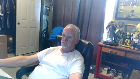 Snapshot of midwestdad09 chatting on 10, 7, 2026 midwestdad09 online show from 10, 7, 2026