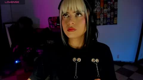Snapshot of mihaa_adams chatting on 8, 6, 2026 MIHAA-ADAMS online show from 8, 6, 2026