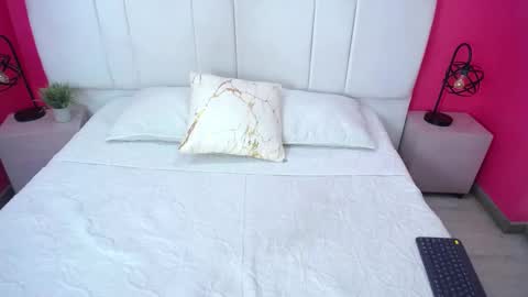 Snapshot of miia_colliins__ chatting on 17, 9, 2025 Miia colliins   online show from 17, 9, 2025