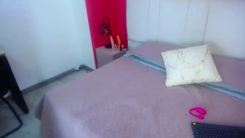 Snapshot of miia_colliins__ chatting on 22, 9, 2025 Miia colliins   online show from 22, 9, 2025