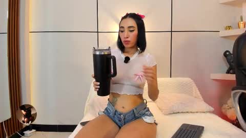 Snapshot of miia_parker_ chatting on 21, 10, 2025 online show from 21, 10, 2025