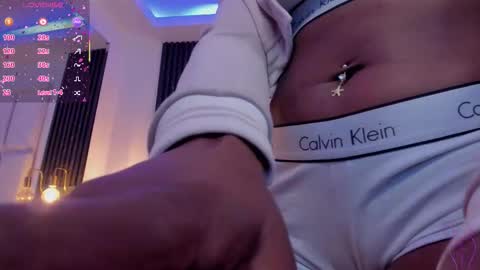 Snapshot of miia_schwarz chatting on 23, 11, 2025 Miia Schwarz online show from 23, 11, 2025