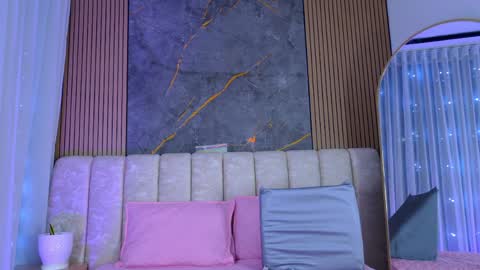 miia scoott  online show from 6, 4, 2026