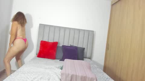 Mia Weed online show from 16, 4, 2026