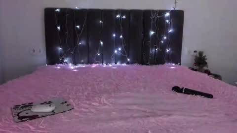 Mika online show from 25, 12, 2024