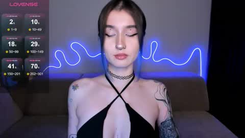 Snapshot of mika_reid chatting on 13, 11, 2025 Mika online show from 13, 11, 2025