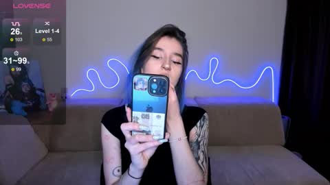 Snapshot of mika_reid chatting on 18, 11, 2025 Mika online show from 18, 11, 2025